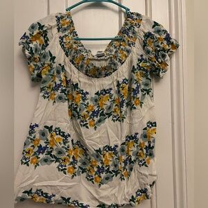 Old Navy women's floral top, smock like